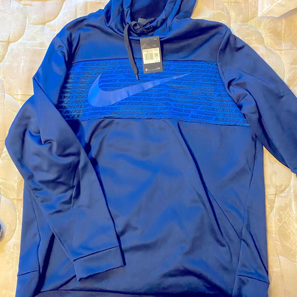 NEW!!! Nikes therma hoodie for men’s with dry fit technology XXL